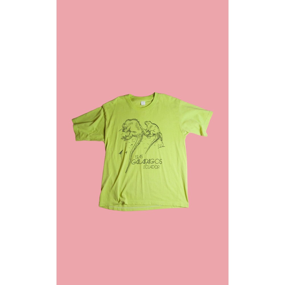 1990s-Y2K Bright Green ECUADOR GALAPAGOS Islands IGUANA Souvenir T-Shirt. Large